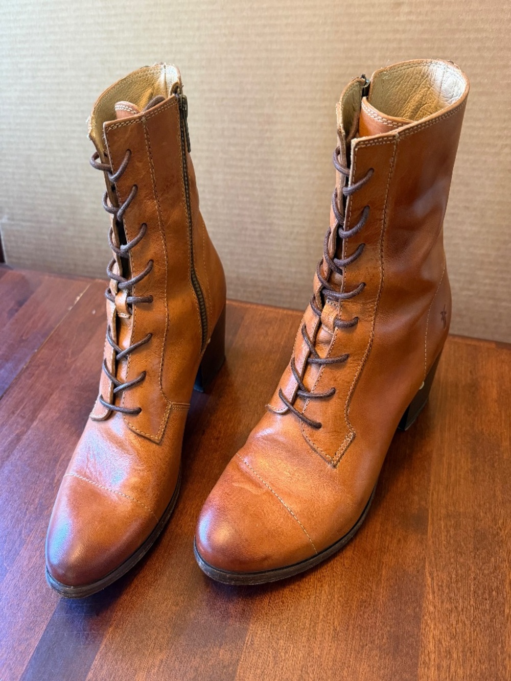 FRYE Courtney Lace Up Ankle Boots 9 - worn twice - Picture 2 of 11